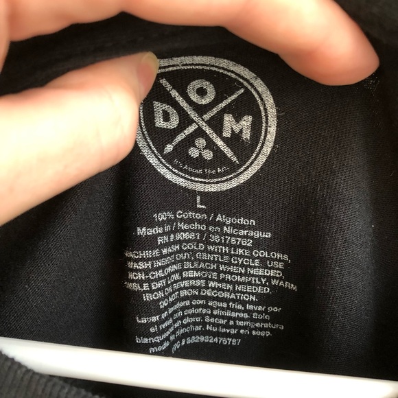 Black Wolves Graphic Tee Size L - Picture 4 of 5